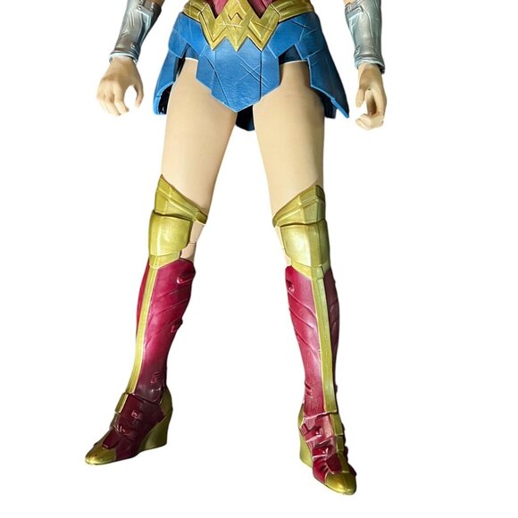 McFarlane DC Multiverse Gal Gadot 19" Wonder Woman Action Figure - Picture 8 of 12